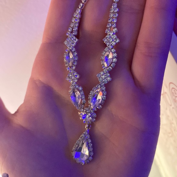 Windsor earrings and necklace set silver - Picture 4 of 4